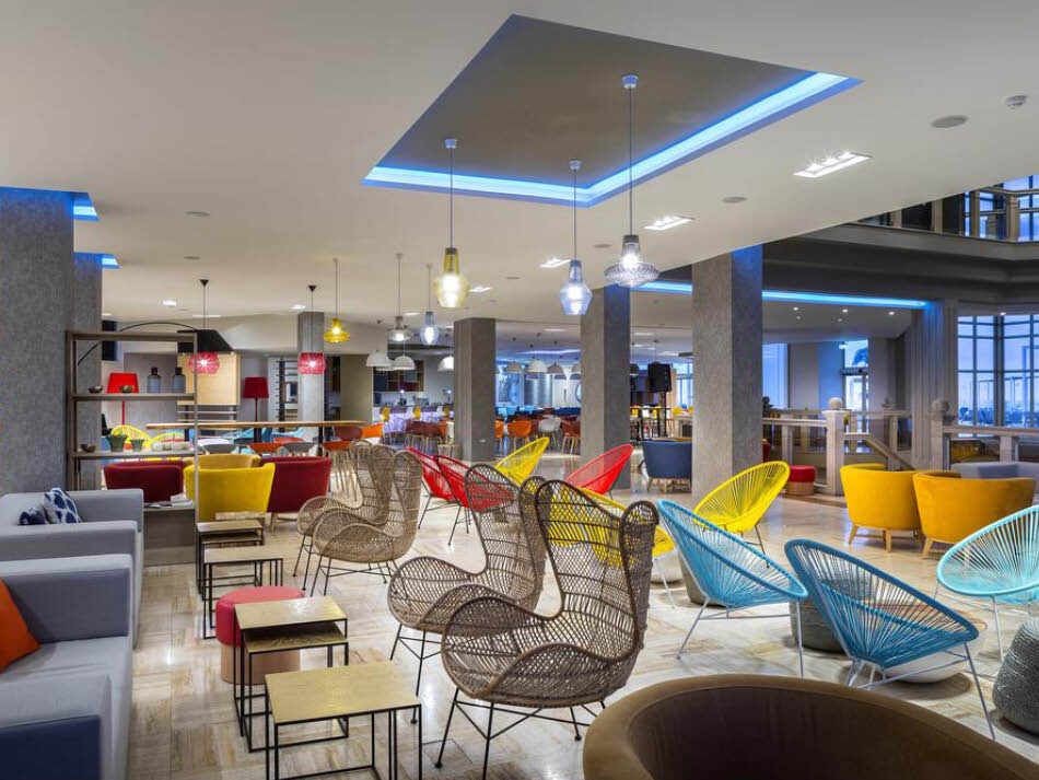 אזור הישיבה בלובי