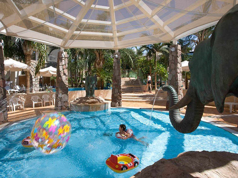 בריכת ילדים