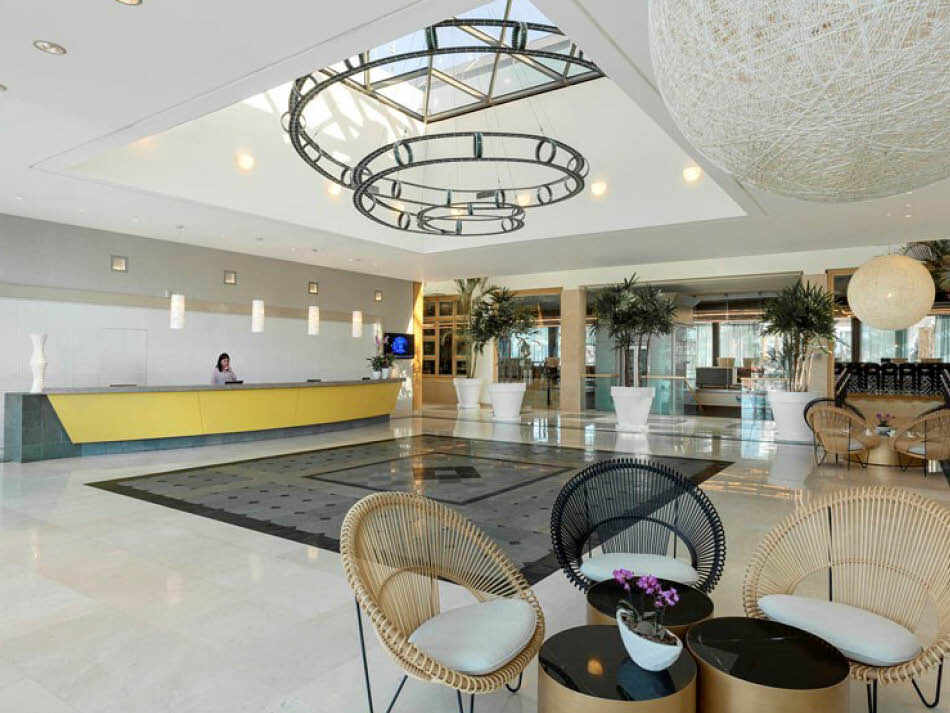 לובי ועמדת קבלה