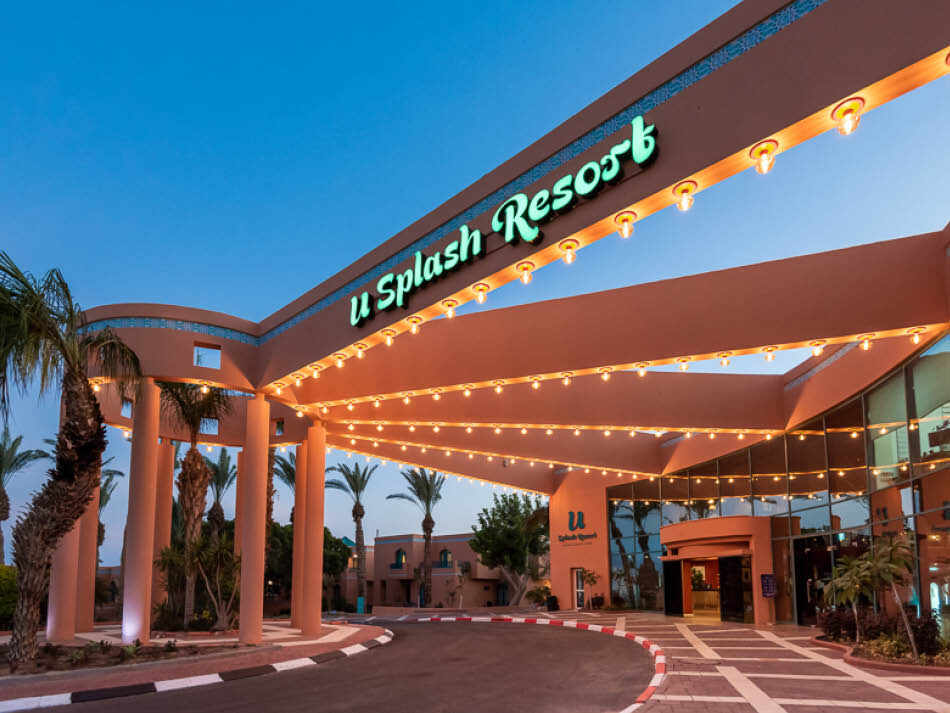 כניסה למלון