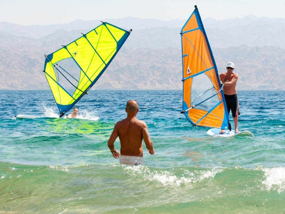 גלישה ואטרקציות מים