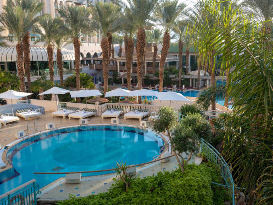 בריכת המלון