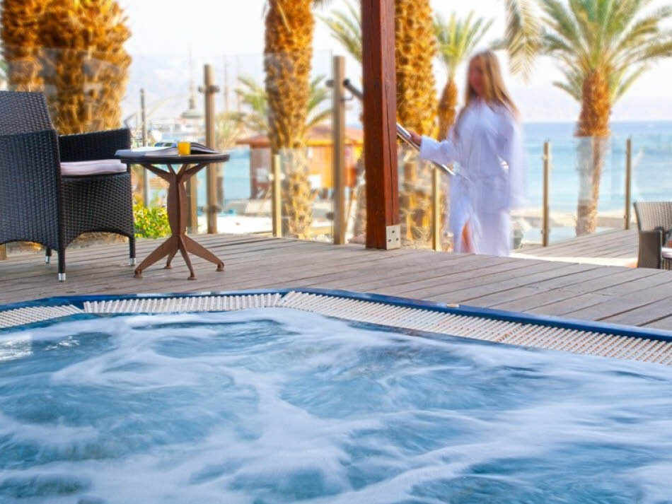 בריכת הג'קוזי בספא