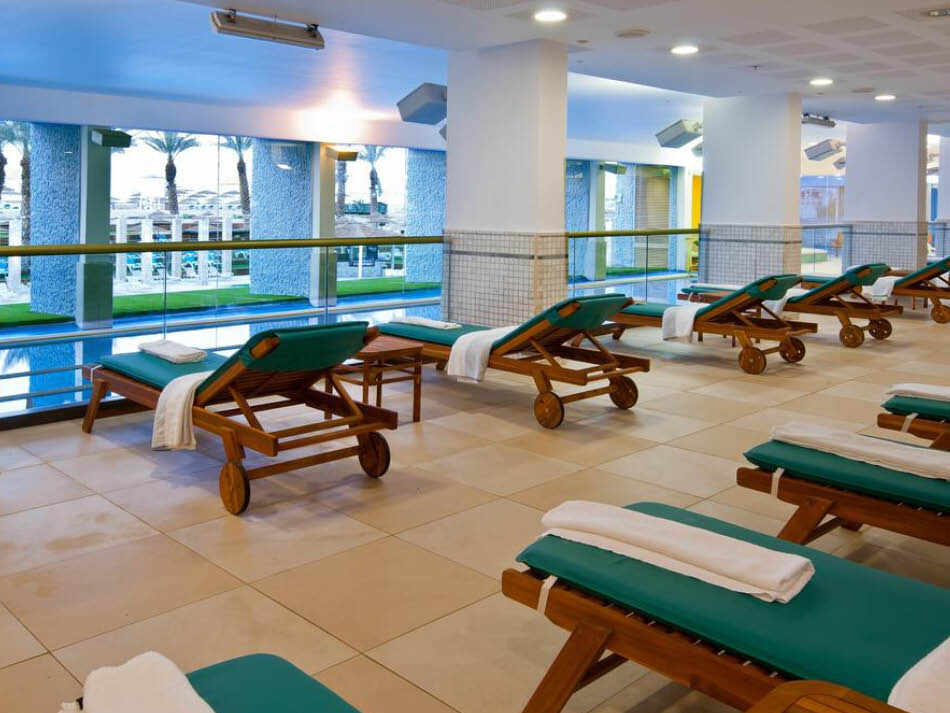 בריכה פנימית