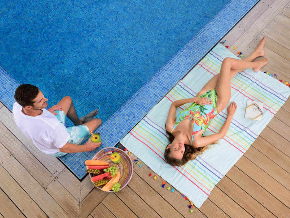 בריכת המלון