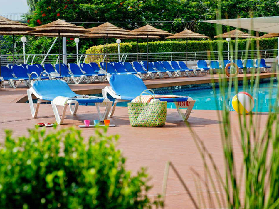 בריכת המלון