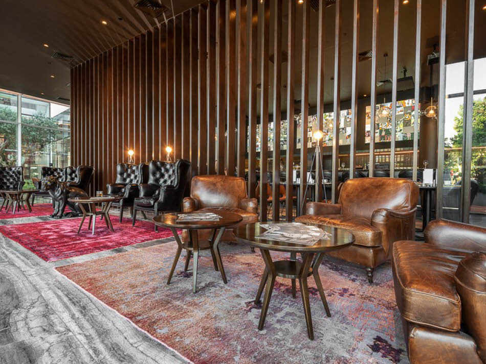 כניסה למלון