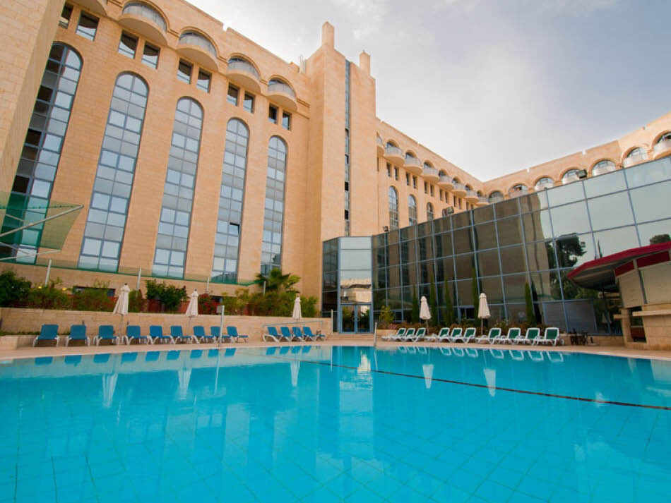 בריכת המלון