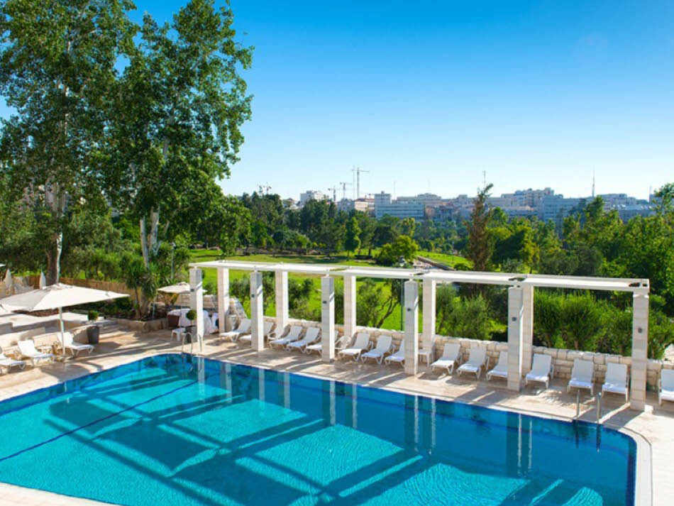 בריכת המלון