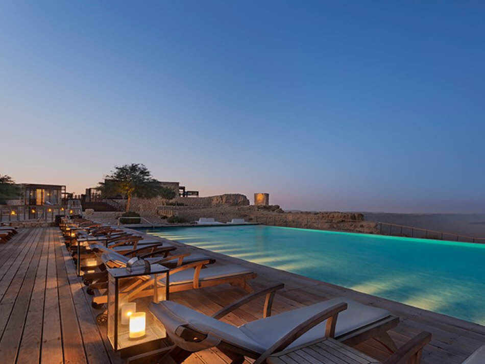 בריכה חיצונית