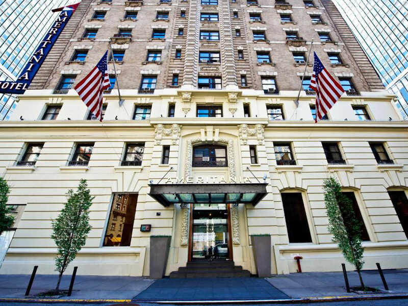 כניסה למלון