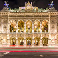 טיסה + מלון לוינה