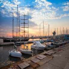 טיסה + מלון לורנה