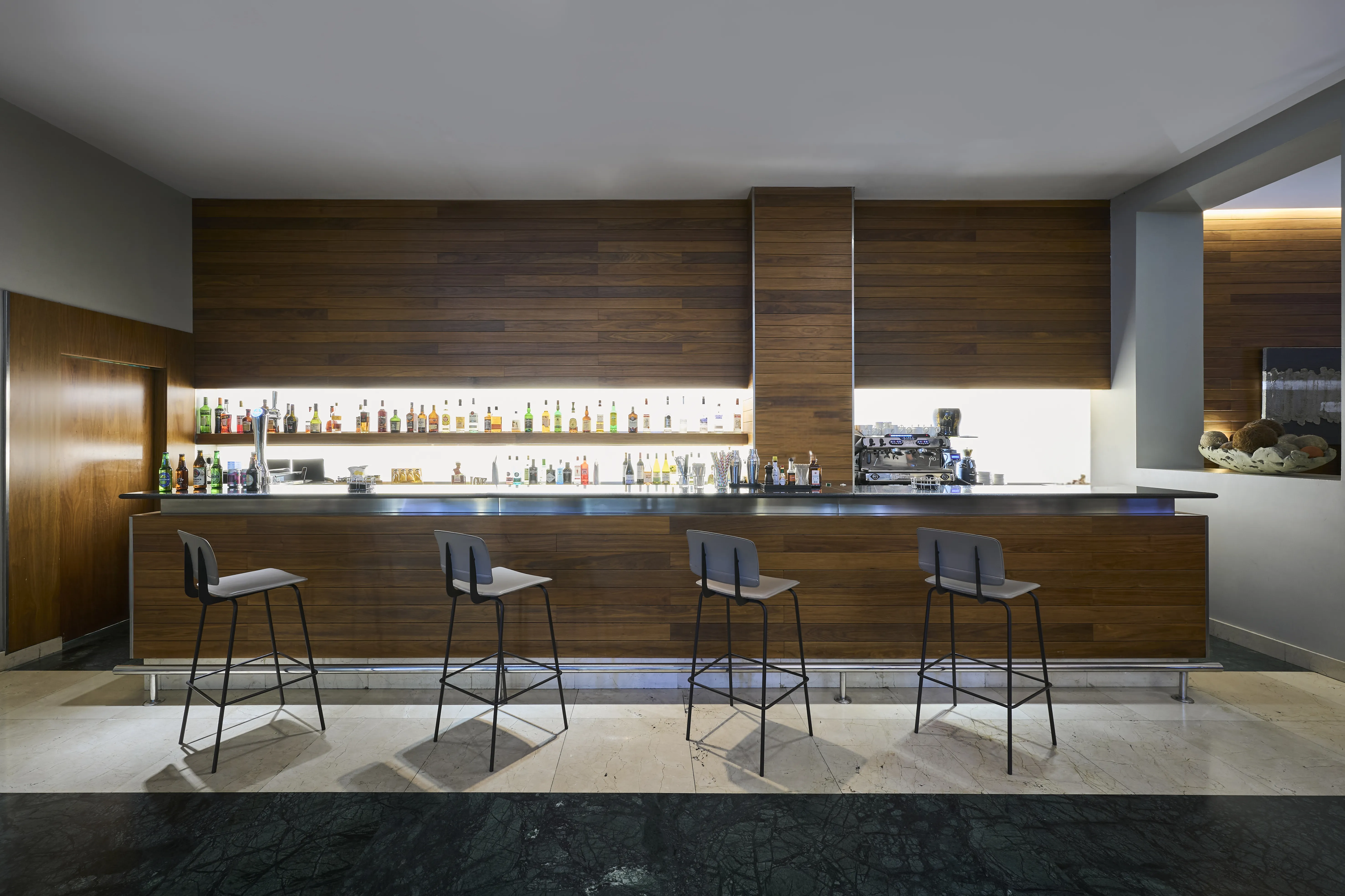 חדר ישיבה במסעדה