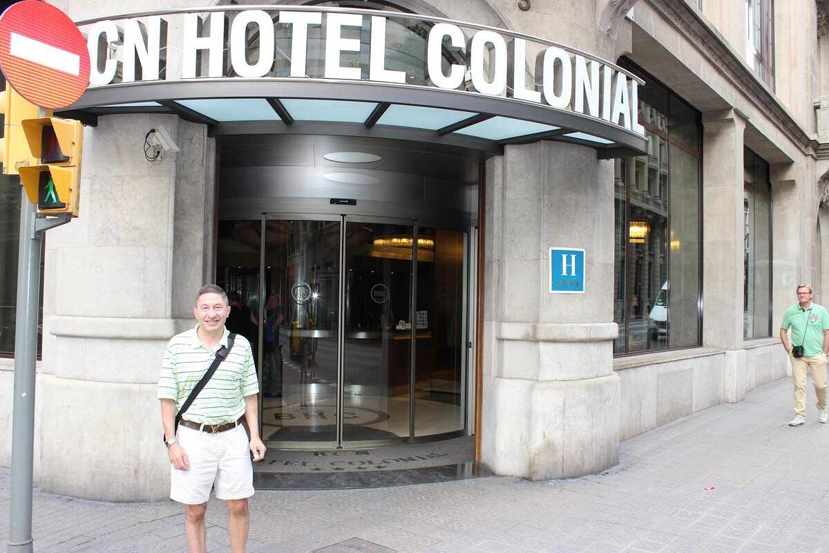 כניסה למלון