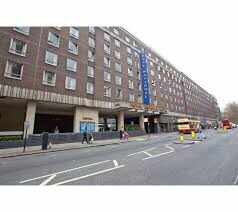 כניסה למלון