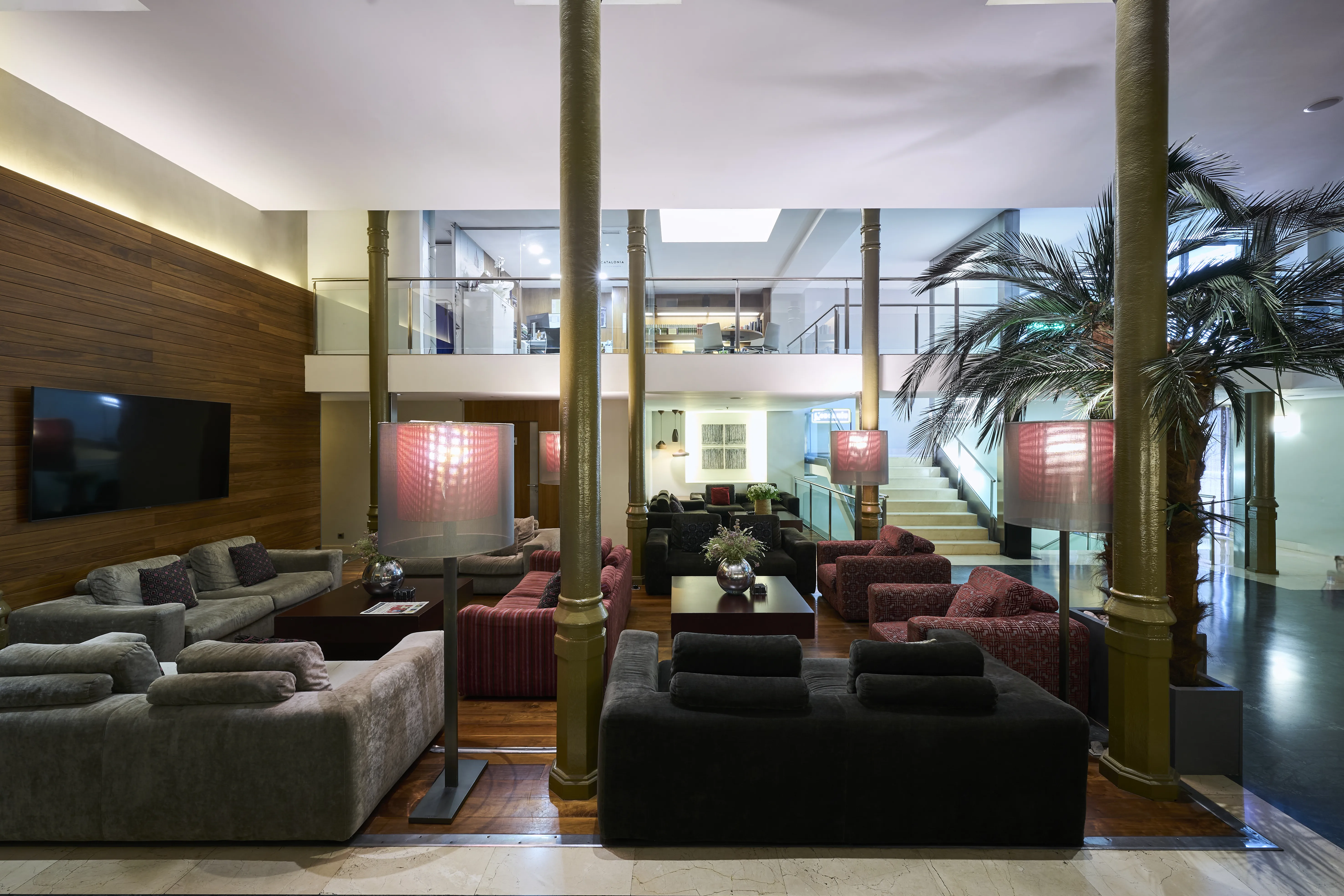 חדר ישיבה פנימי בלובי